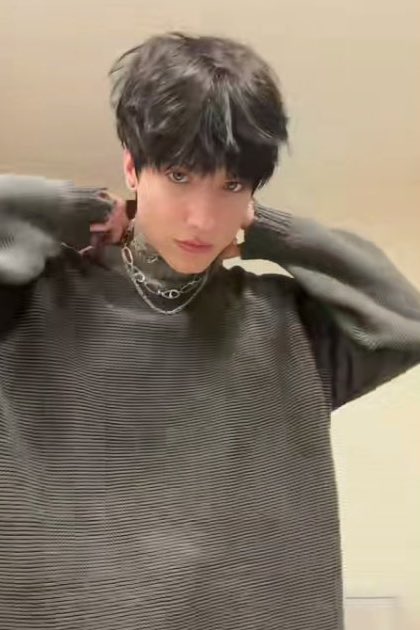 ayeeeb6's tweet image. El chico tiene una mezcla, de alemán , coreano, español , mexa no sé qué más pero es tan perfecto que duele 😮‍💨🚀