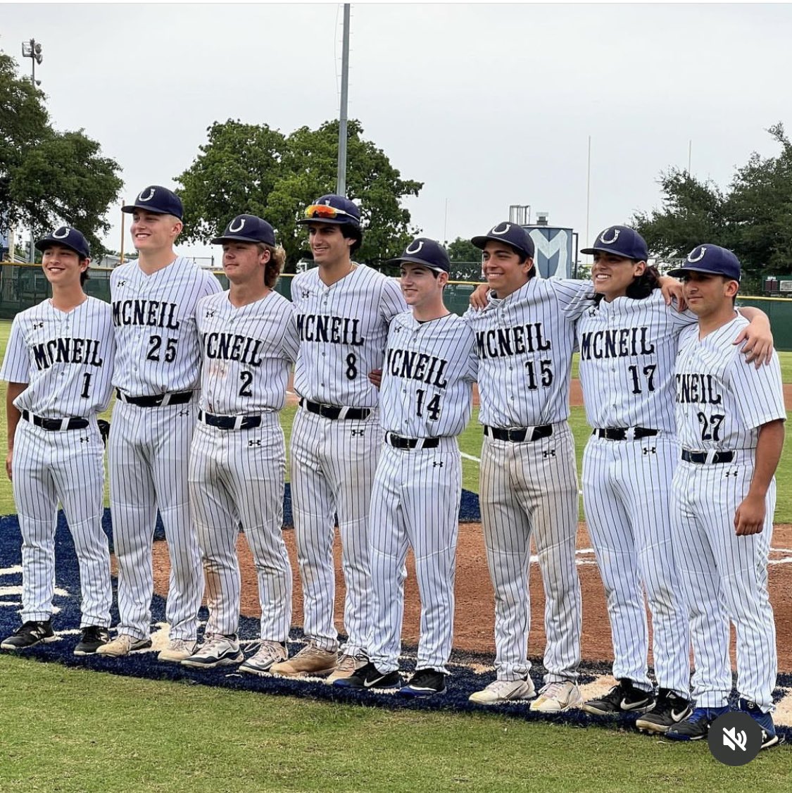 Senior day sweetened by a 3-1 Mav victory! Senior @NSchraeder15 get the W 7IP/3H/1ER/4BB/8K Senior @PierceStone2 H/BB/RBI @MicahGoodin21 clutch 2RBI double Thank you for everything and best of luck, seniors!