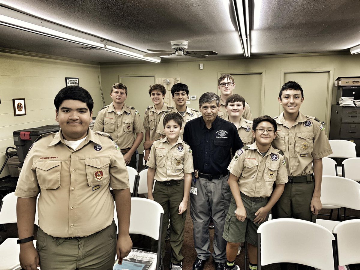 TioJuan77's tweet photo. Congratulations to retiring @cityofcc emergency managing director Billy Delgado on his retirement. Here he is with @boyscouts Troop 2 scouts helping them earn the EM merit badge in 2019.  #meritbadges #scouting  #volunteering  #CommunityService https://t.co/UvV87YjAvk