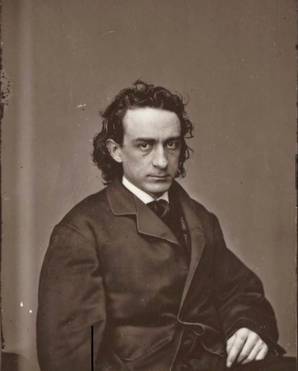 SpiritsTH's tweet photo. April 17, 1865: after being detained in Boston by federal marshals following Lincoln's assassination, #EdwinBooth, brother to 
#JohnWilkesBooth, is released and allowed to return to NYC. 

https://t.co/0ZIB4miDxP https://t.co/AZE8AO52ix