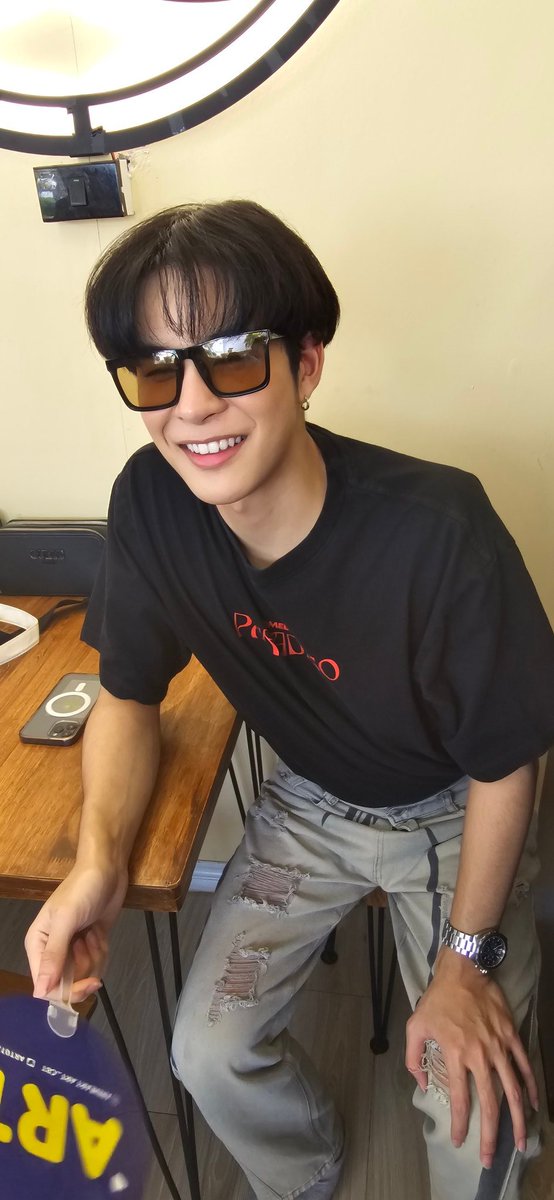 cocosanggyun's tweet photo. ใครอ่ะ หล่อจังเลย
#ArtPakpoom https://t.co/uA4OLVfrSd