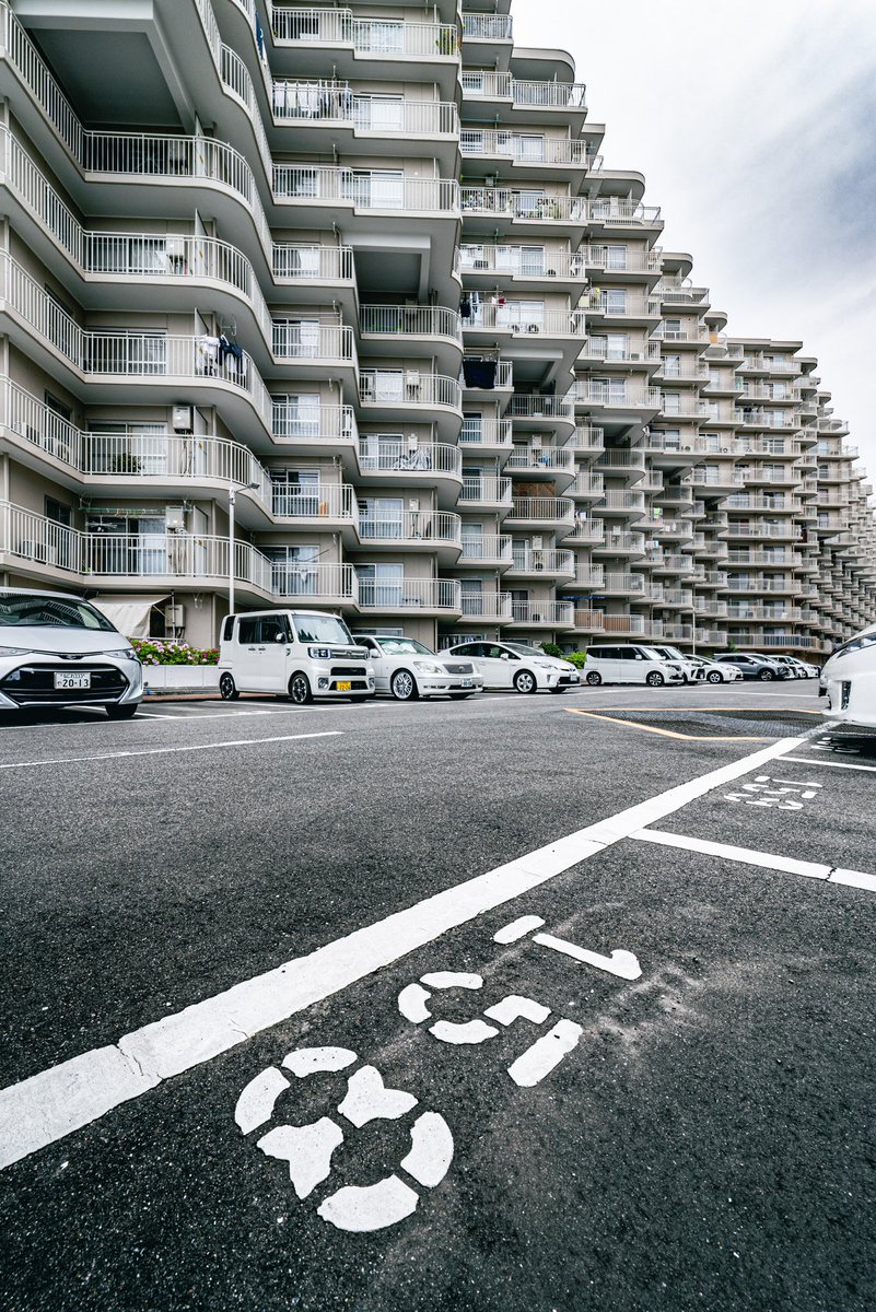 ギザギザが永遠に続きそうな、大規模集合住宅エバーグリーン淀川。