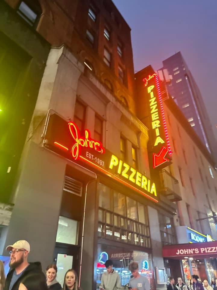 🍎New York City Nights!🍎

I had to take a little bit of the city in while there! 

A Broadway Show, and my favorite pizza!

#TGIT☀️ #TGITTammy #TammyMusic
#Singer #Songwriter 
#Actress #Influencer
#GodAndAJob
#NewMusic #RadioTour #NewYorkCity