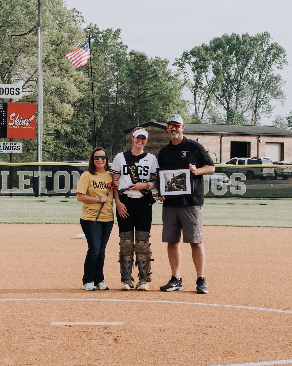 beak_taylor's tweet photo. Great past week, played my last regular season game at home and hit a HR!! Came out the next night and did it again! Then to wrap up the week @PHSBulldogSB secured 1st for region for the first time in a LONG time, proud to be a lady bulldog! @alexandriasimmm @coach_vallee https://t.co/eWvIvN6KXI
