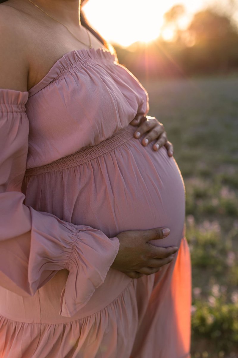 zoriyuh's tweet photo. today was my due date but we really just on her timing now 🩷 any day oliviaaaa, anyyy dayyyy 

📸: @sunrai__photography (on ig) https://t.co/PLfrNv4nG8