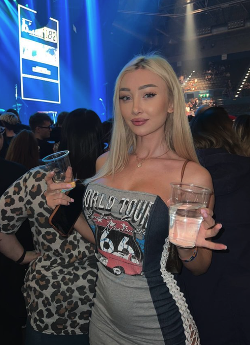 Guess my favourite band 😜 https://t.co/uVDMdZUDhz