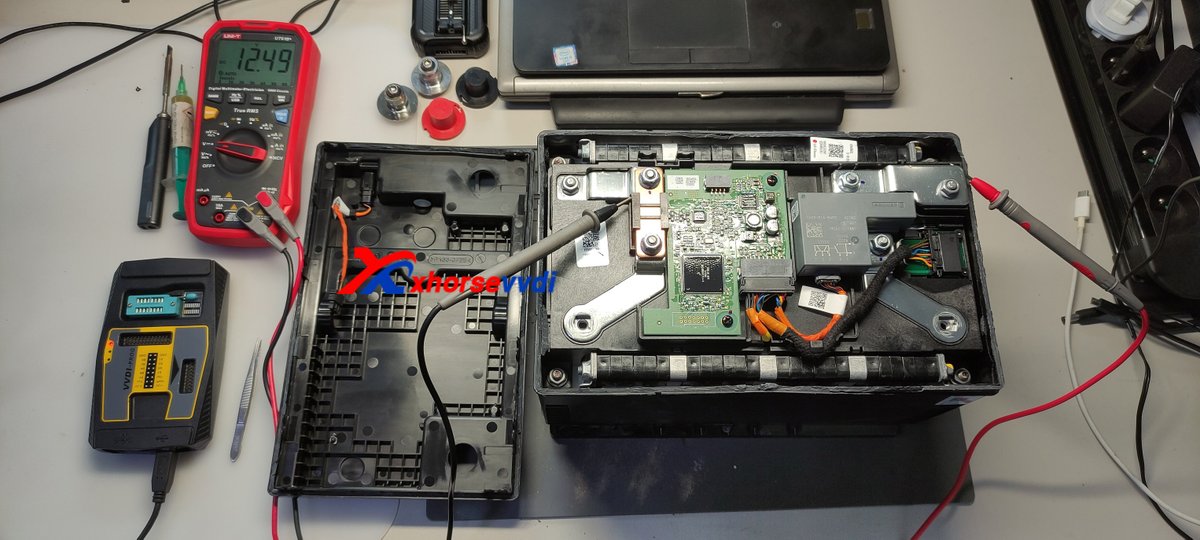 Xhorsevvdi's tweet photo. Porsche Low Battery Repair by #xhorse VVDI PROG 👍
CRE: Andrii Zuiev 😎
#vvdiprog #lowbattery #BatteryRepair #porschebattery https://t.co/CWaUFwqOER