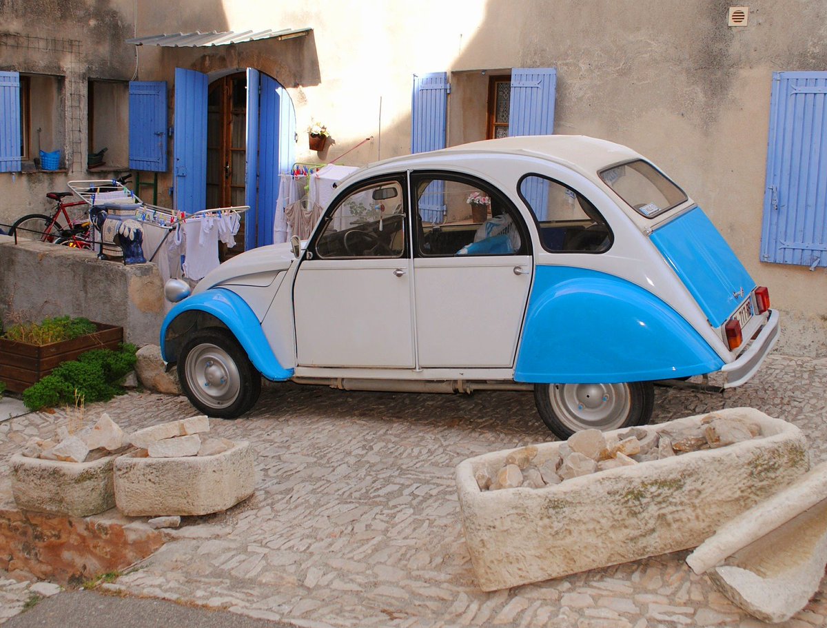 Citroën 2CV a classic #Frenchcar 

#France 🇨🇵 #travel #photo #2cv buff.ly/3xzhMn2