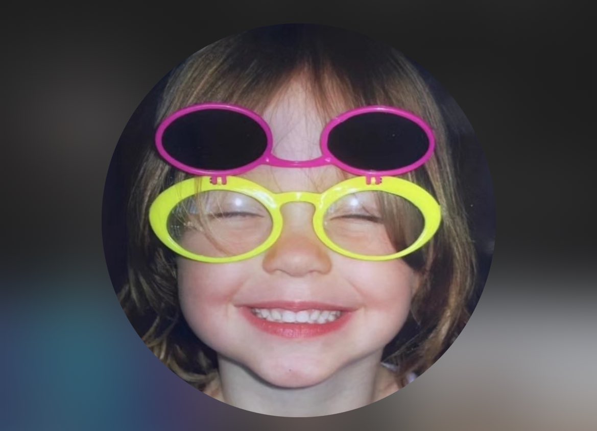 wensadms's tweet image. RANDOMLY WOKE UP AT 5AM TO FIND OUT EMMA CHANGED HER PFP 😭