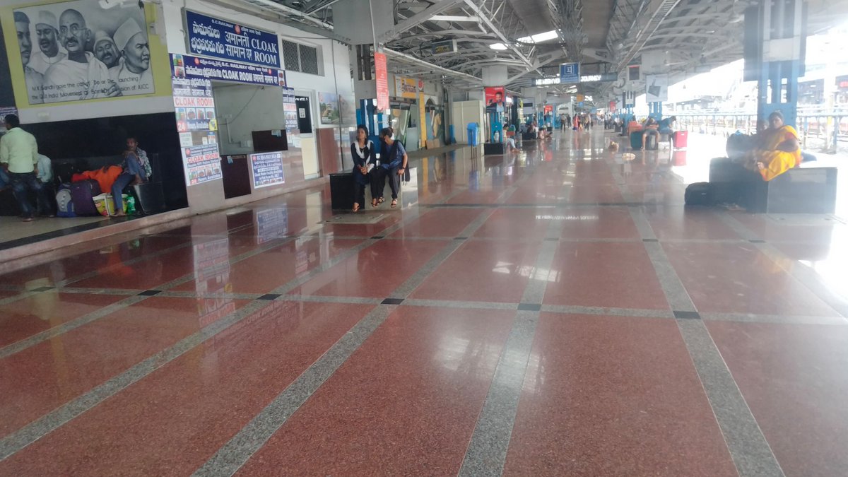 drmvijayawada's tweet photo. Spic and Span #Vijayawada  Railway Station today 

🕑 7:00  hrs today
The division had deployed cleaning staff  working in shifts to upkeep the station Cleanliness &amp; hygiene

#RushHandling
#SummerSpecial 
#IndianRailways
@SCRailwayIndia @RailMinIndia https://t.co/NX3wJ8sBZB