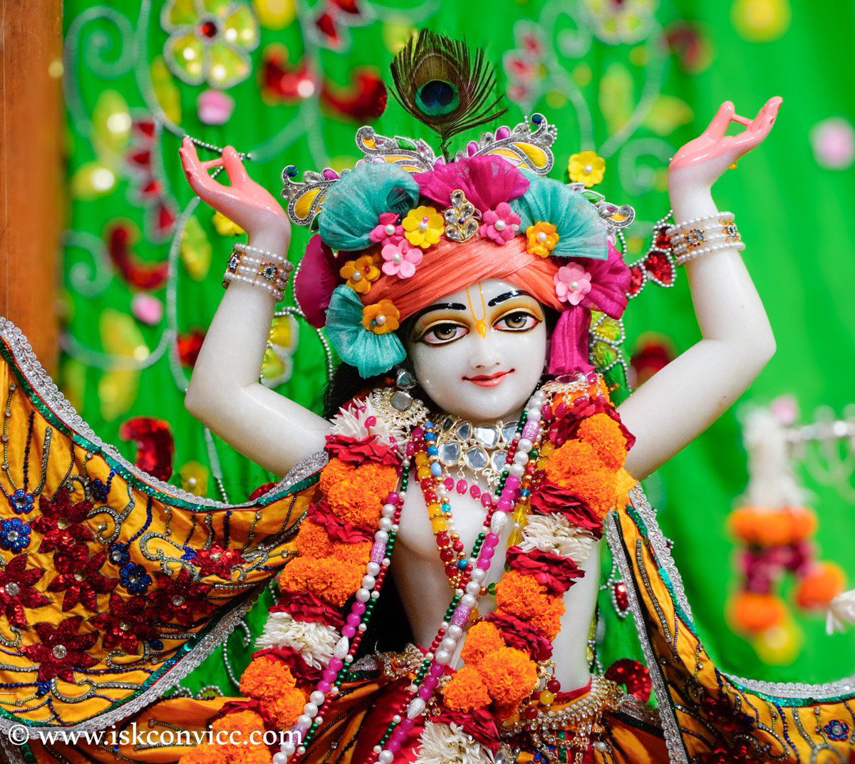 iskconvicc's tweet photo. Śrī Śrī Radha Gopal Darshan - 22/4/2024 @iskconvicc
.
.
.
#iskconvicc #iskconvaranasi #floweroffering #shringaraarti #darshanaarti #banaras #kashi #kashivishwanath #iskcon_world #monday #mondaymotivation https://t.co/5Y6oOfgHsY