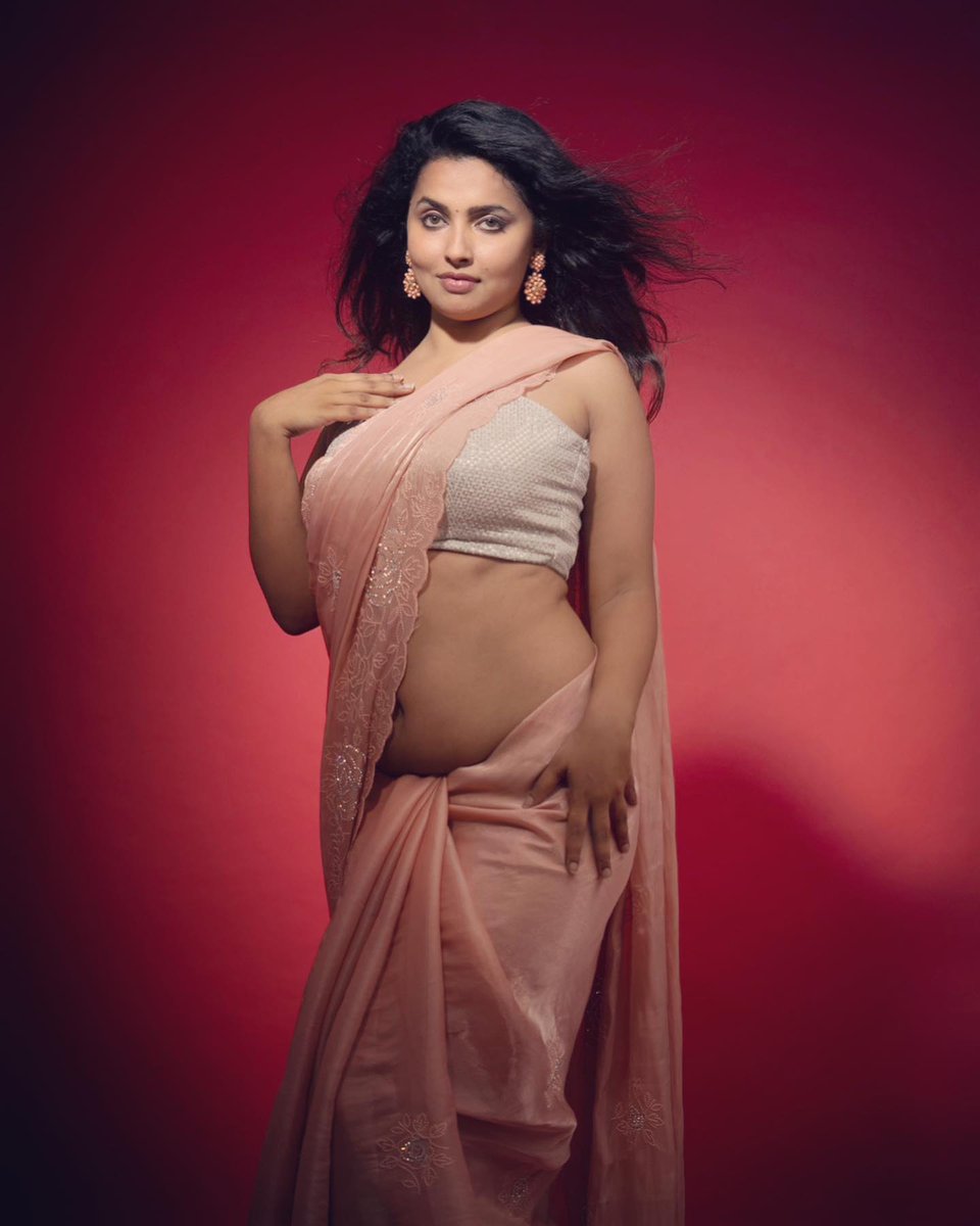 khabribollyka's tweet photo. #AnickavijayiiVikraman #kbje #alltop24 https://t.co/RV7tGQg54u