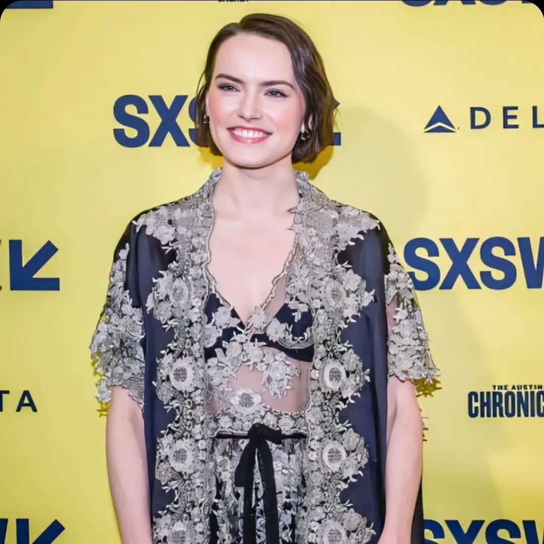 Queen she 💖👑🌼#DaisyRidley