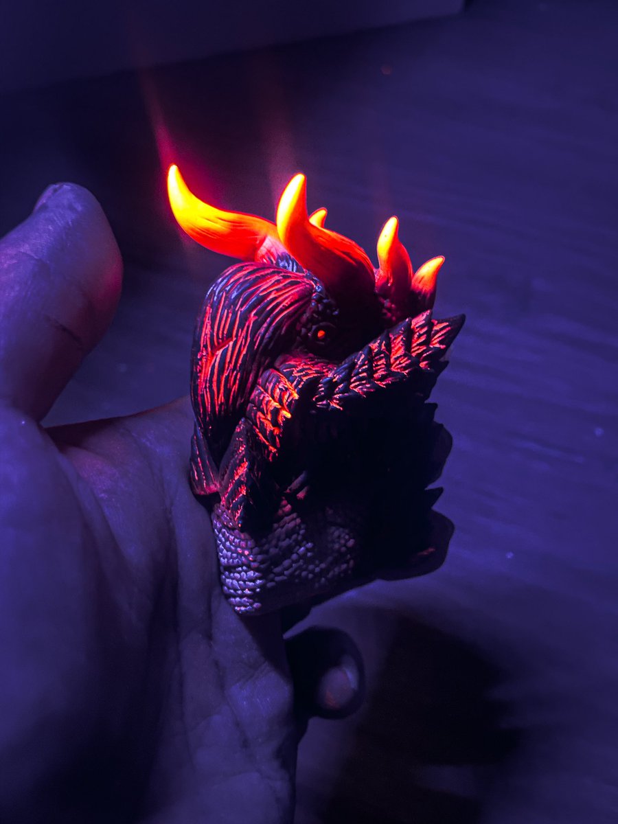 Hell blade Glavenus zippo.
Did you ever see a normal version before.

#MonsterHunter #MonsterHunterWorld #MHW