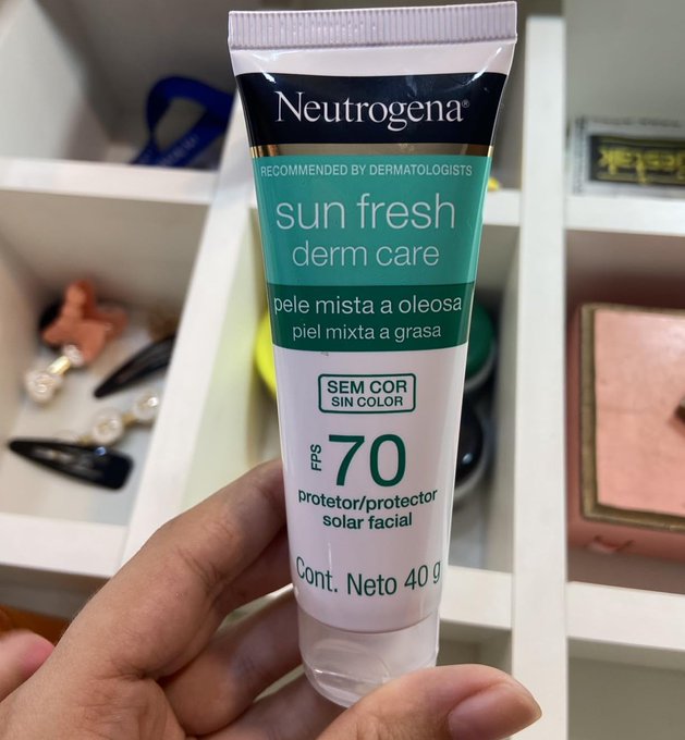 Neutrogena Sun Fresh Protetor Solar Facial Para Pele Oleosa Derm Care Sem Cor FPS 70, 40g
