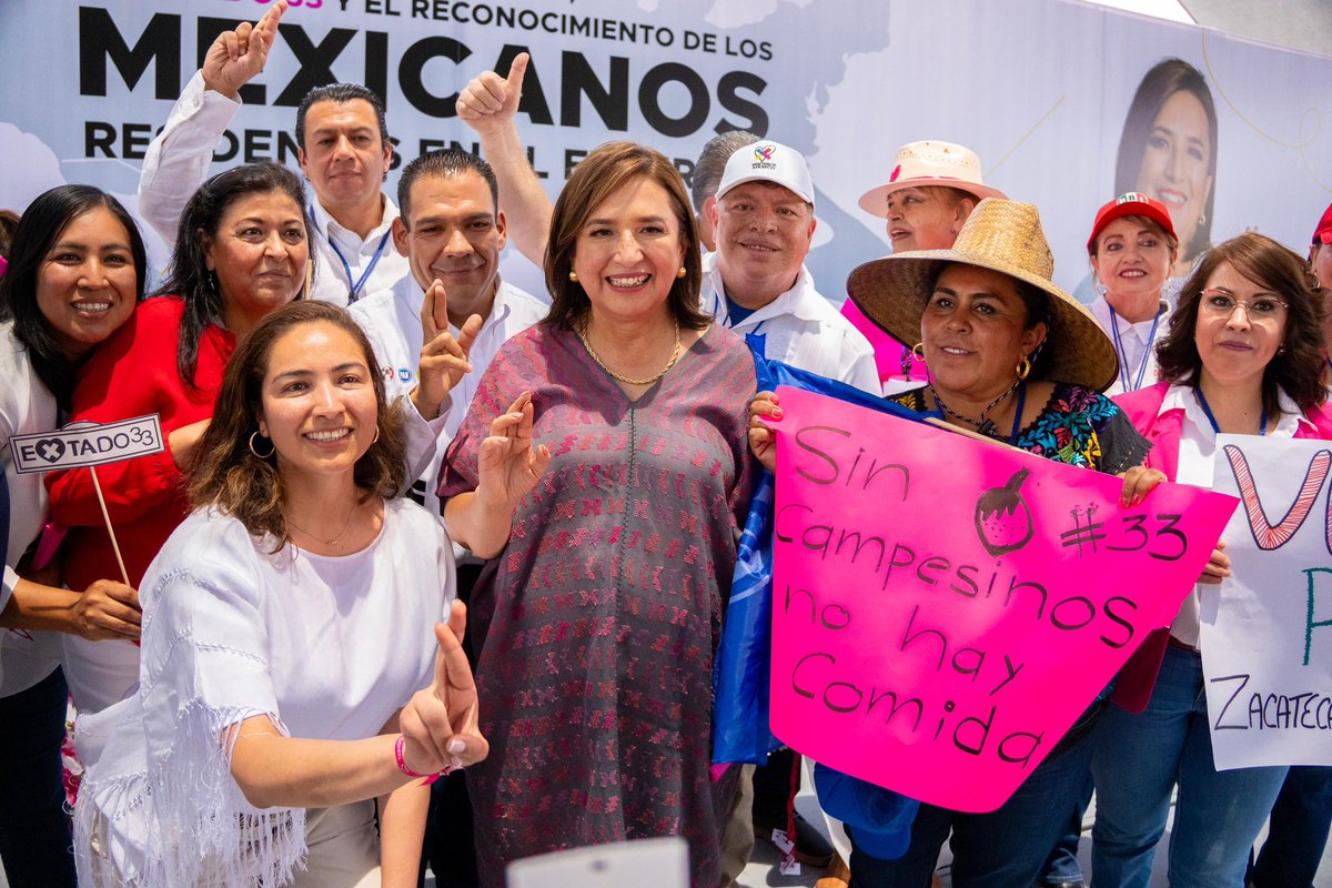 En nuestro gobierno vamos a defender con toda la fuerza y con todo el corazón a los mexicanos que viven en el exterior.

Pediremos al gobierno de #EstadosUnidos regularizar a la población mexicana indocumentada.

Habrá presupuesto para mejor servicio en las embajadas y los…