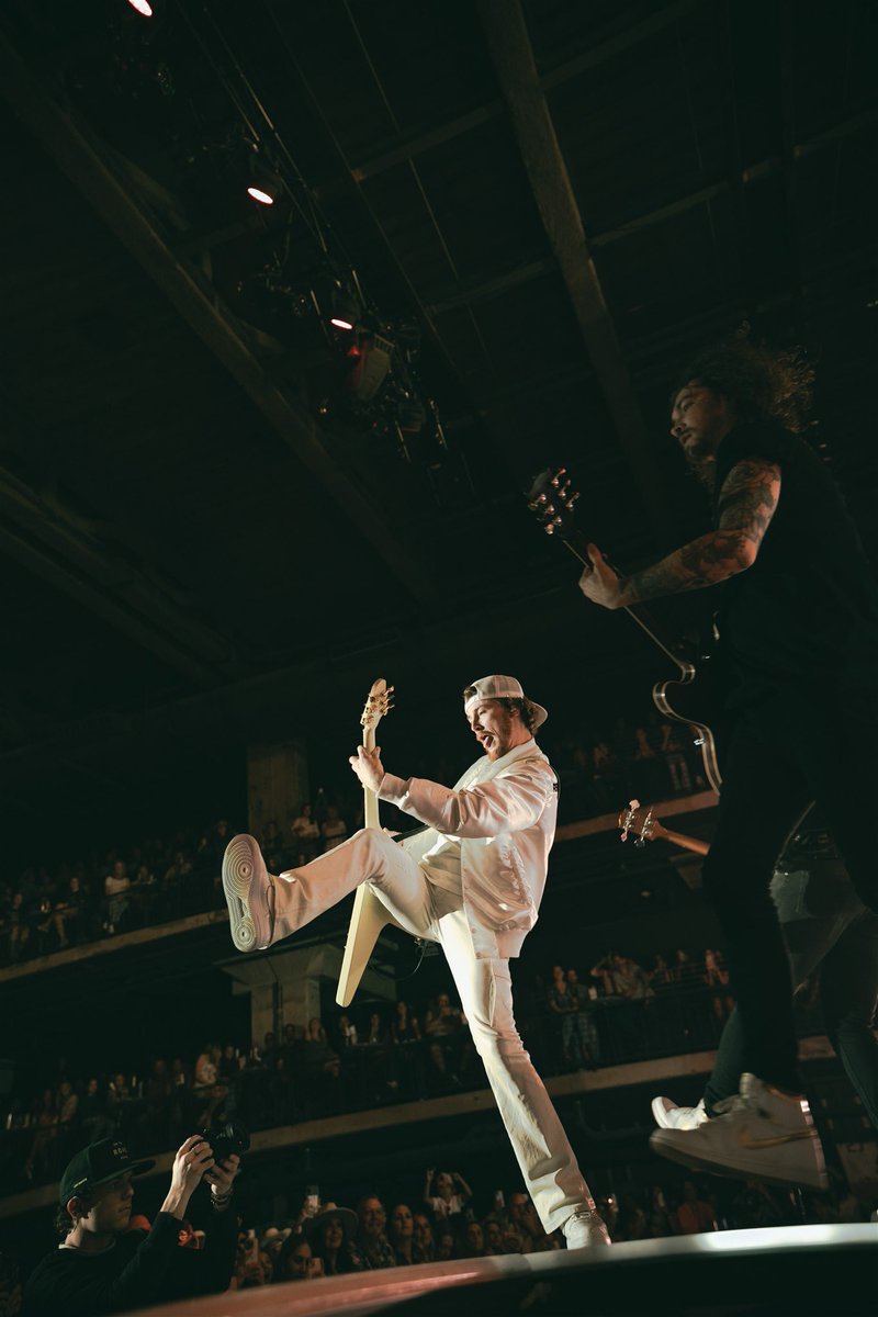 channel__purple's tweet photo. @baileyzimmerman Religiously the Tour at @713musichall 

Shot for @livenation https://t.co/Zh2MTD7iIR