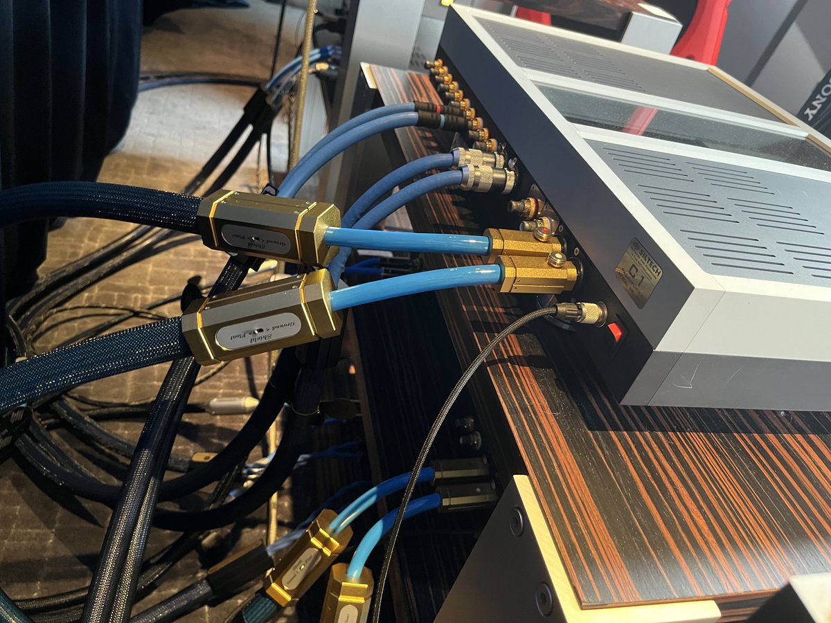 richcoln's tweet image. 【《精雕細琢、處處用心｜Siltech 頂級音響示範會》報導】
#Siltech #Symphony #OpenBaffle #5ways #Speaker #SAGA #C1 #preamp #V1 #VoltageAMP #P1 #PowerAMP #TripleCrown #S10 #MonoCrystal #Silver
Read the full article here: reurl.cc/1vgrEG