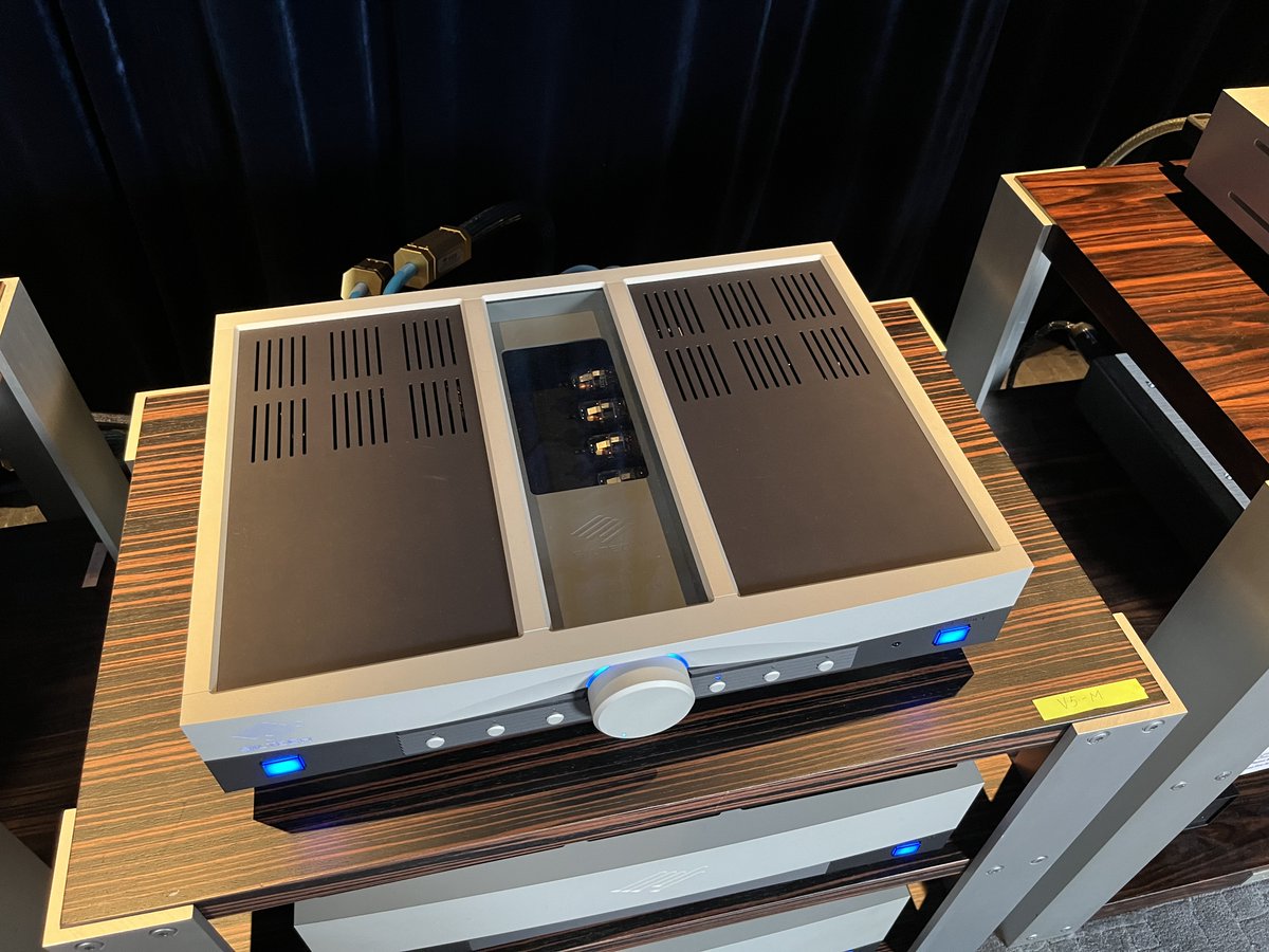 richcoln's tweet image. 【《精雕細琢、處處用心｜Siltech 頂級音響示範會》報導】
#Siltech #Symphony #OpenBaffle #5ways #Speaker #SAGA #C1 #preamp #V1 #VoltageAMP #P1 #PowerAMP #TripleCrown #S10 #MonoCrystal #Silver
Read the full article here: reurl.cc/1vgrEG