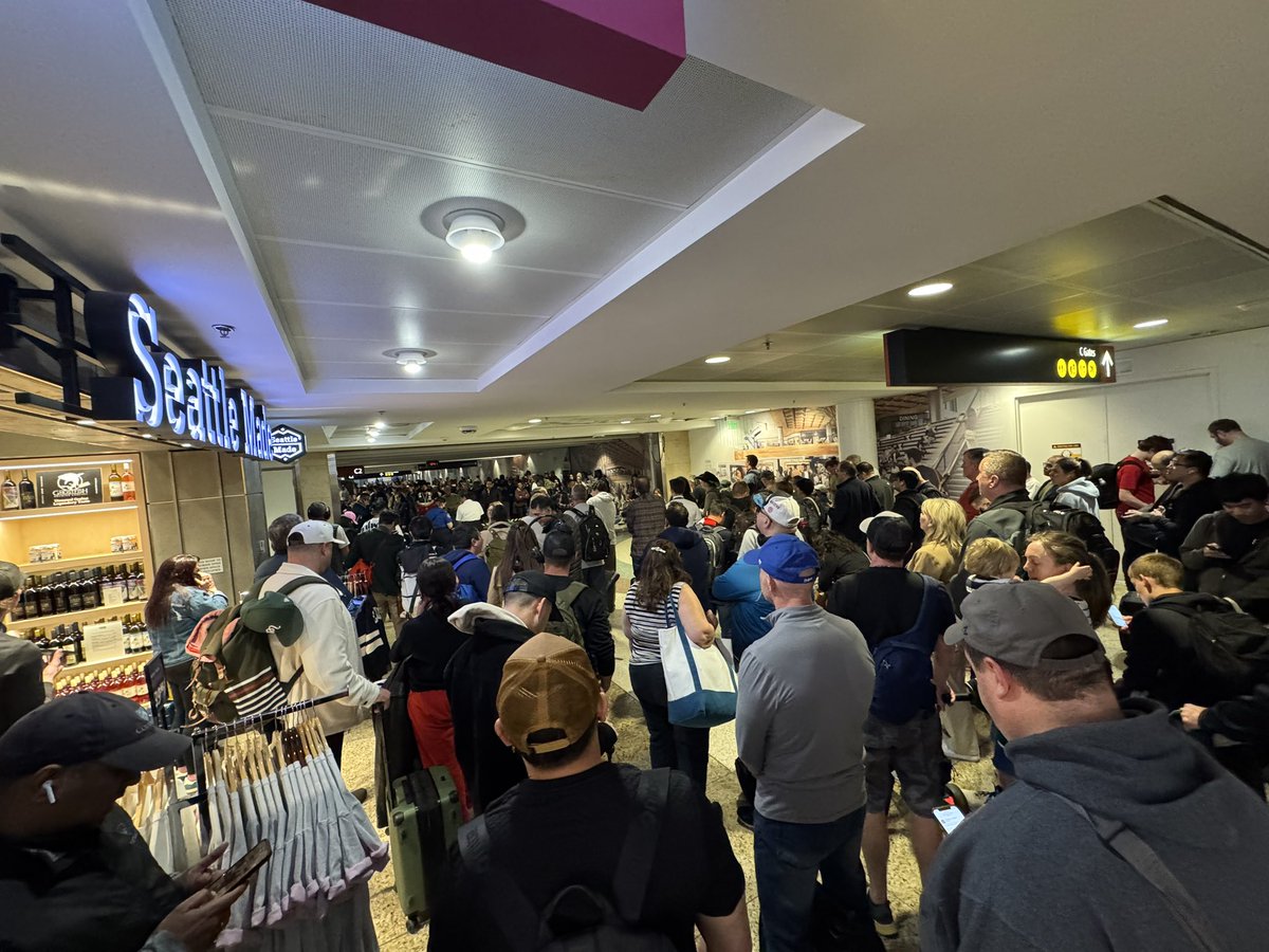 timsneath's tweet image. “Fun” at #SeaTac as they have cordoned off the C gates while they look for someone suspicious. Those who have deplaned and those heading to the gates are standing facing each other like counter-protestors! #FlySEA