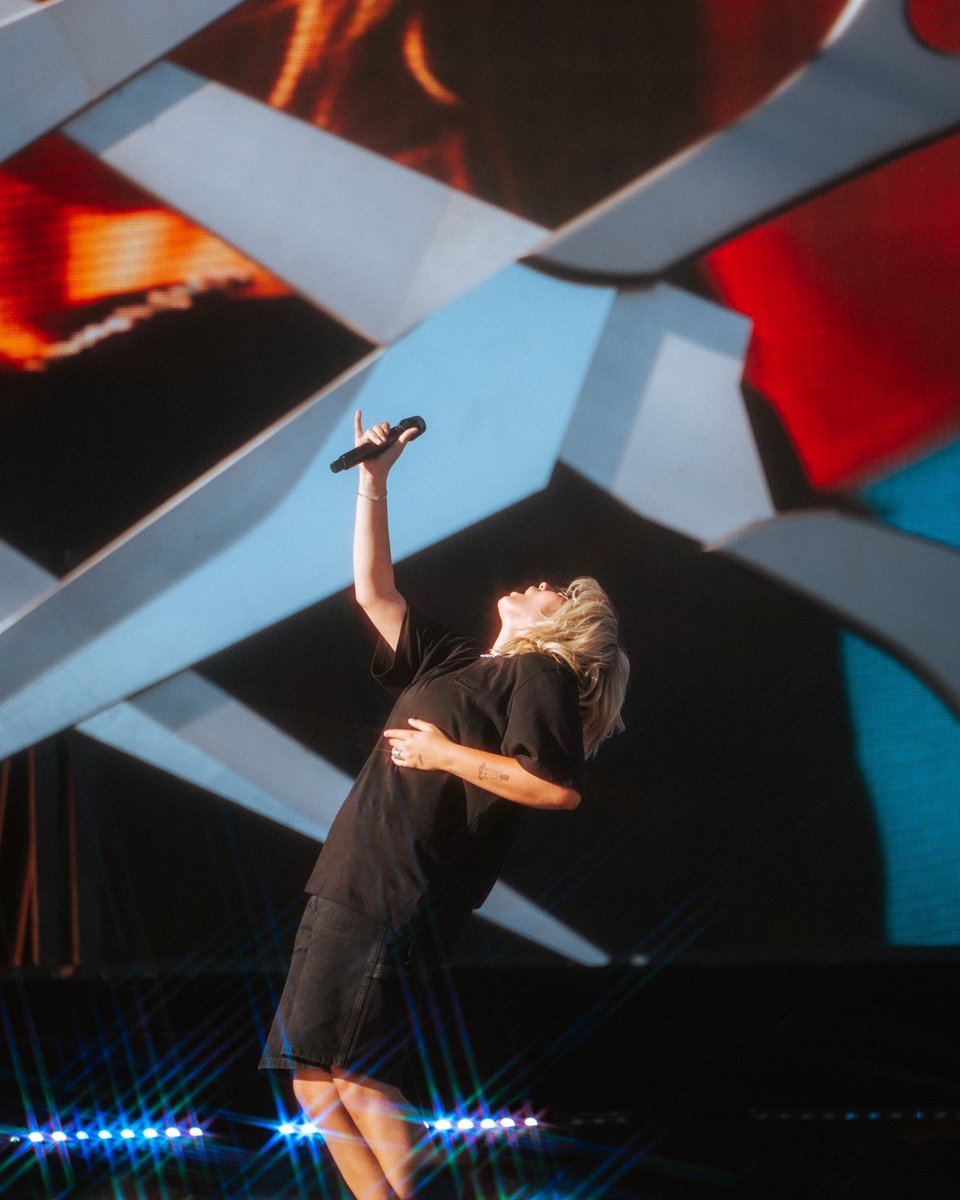 coachella's tweet photo. Big heart @reneerapp https://t.co/mftp2vEqw4
