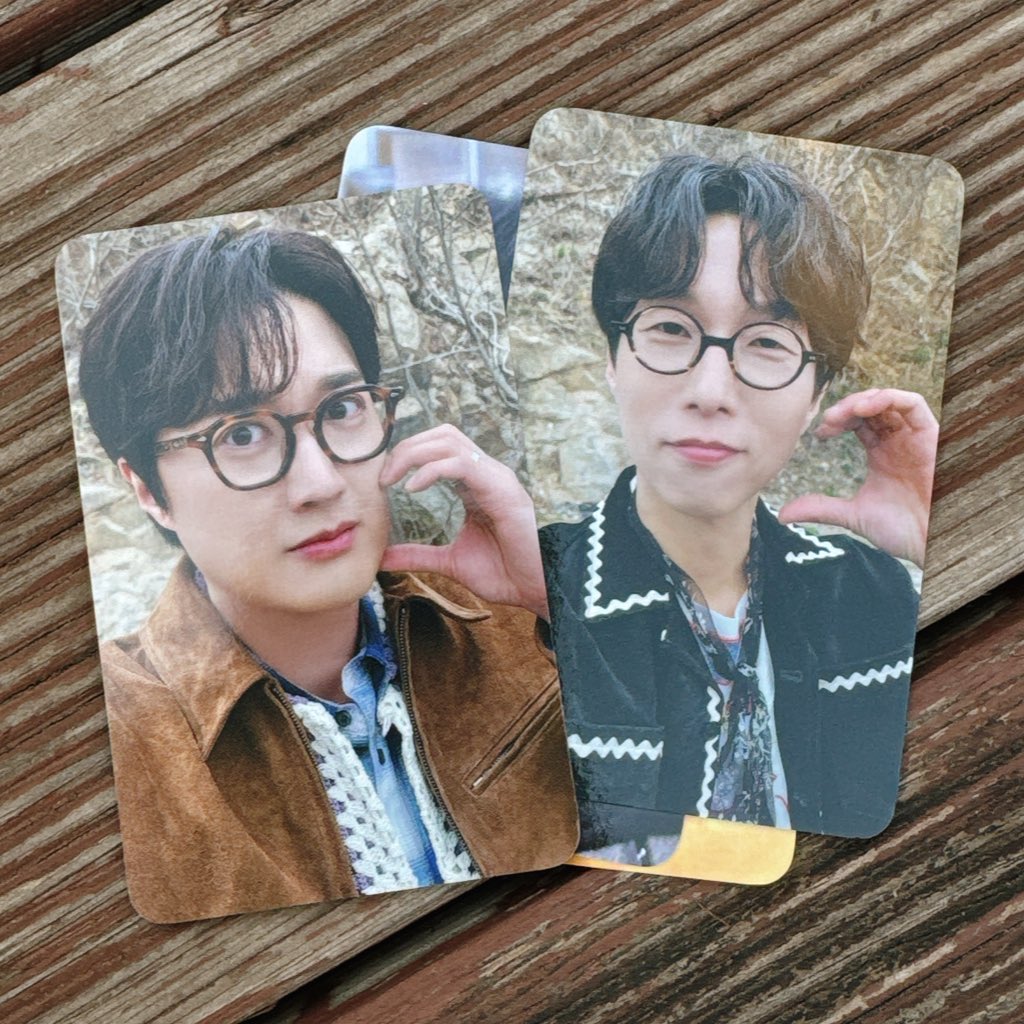 cinamonkk's tweet photo. 나의 청춘 페퍼톤스의 20주년 팝업스토어 ᰔᩚ 
오픈 첫 날부터 사람이 많았다👍🏻 여기저기에 작은 재미들이 많으니 꼭 다 구경하시길ㅋ 스트랩키링 너무 예쁜데... 하나 더 살걸🤭
 #페퍼톤스 #PEPPERTONES #PEPPERTONES_Twenty_Plenty_POPUPCAFE
#페퍼톤스_트웬티_플렌티_팝업카페 #사운드웨이브 https://t.co/8nUF3YGsNv