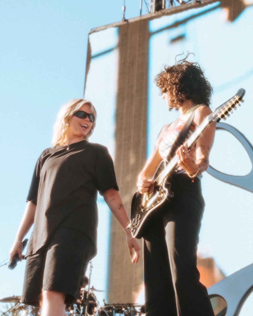 coachella's tweet photo. Big heart @reneerapp https://t.co/mftp2vEqw4