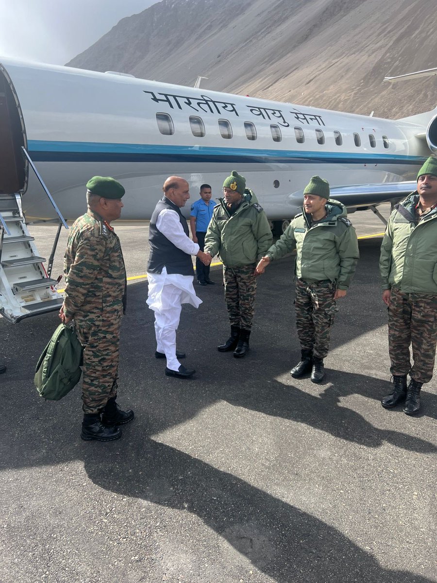 Defence Minister ⁦@rajnathsingh⁩ at Thoise air base. Will travel to Siachen from here.