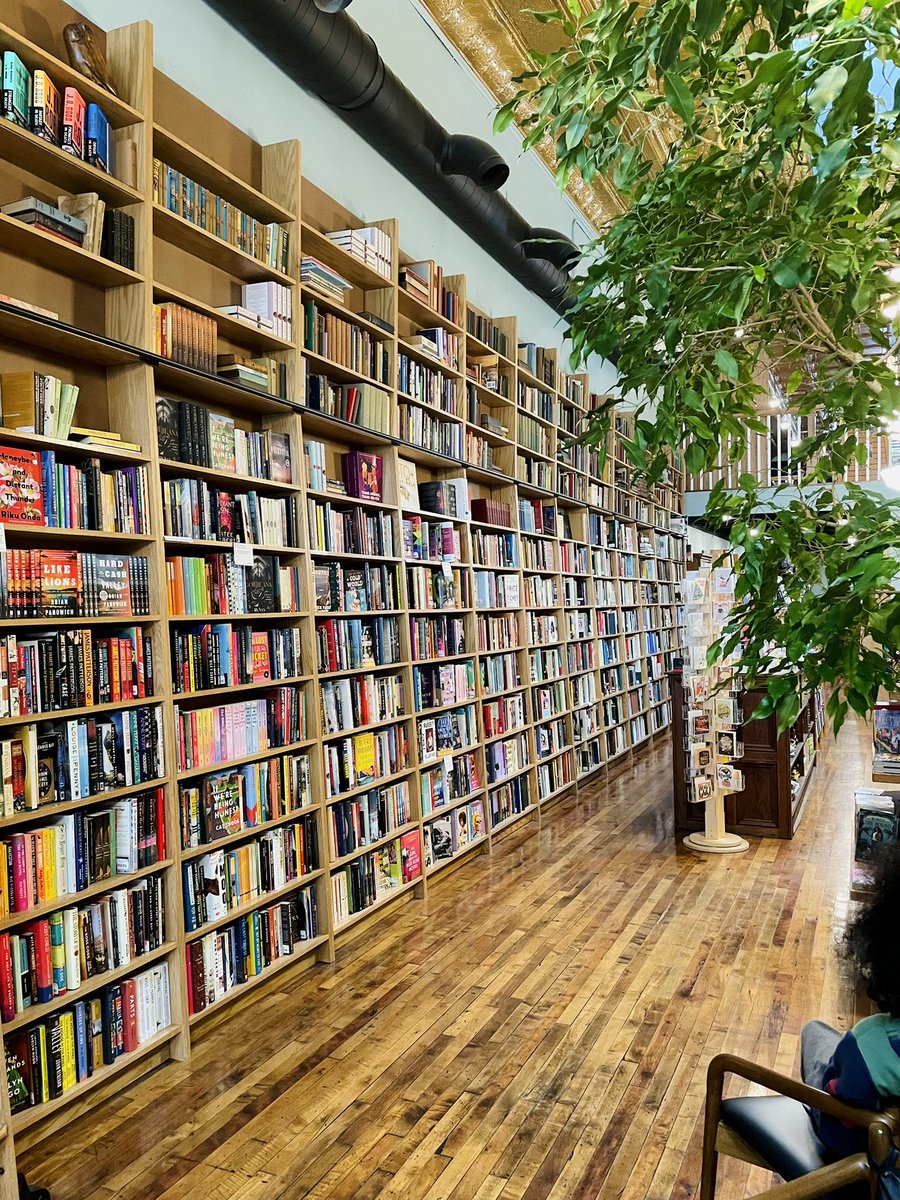 I don’t mind getting lost in this beautiful bookstore 📚