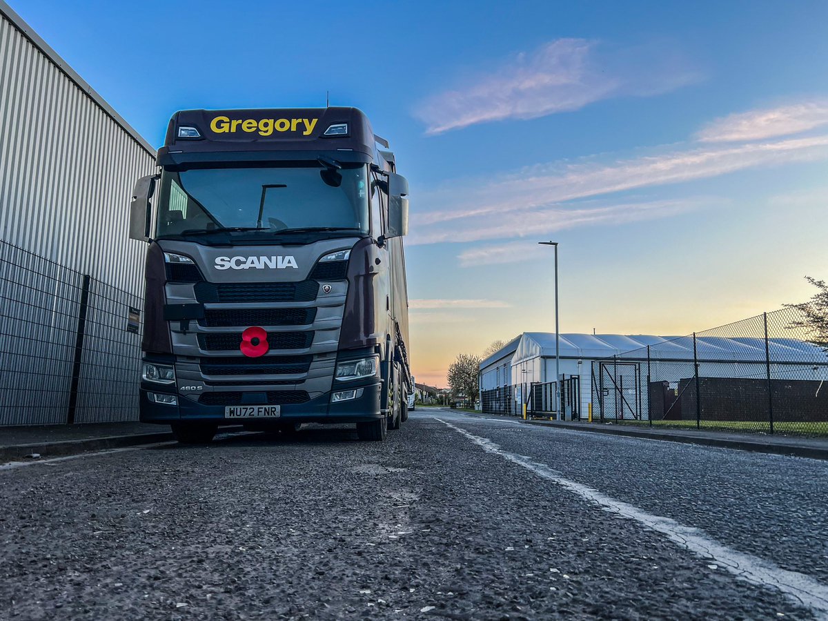 Good morning from Dunball 🌙

A nice early start for my first delivery. Let’s try and get in before everyone turns up🤞🏻

#HGV #Distribution #Haulage #Deliveringwinners #GregoryDistribution #Truck #TruckDriver #TruckLife #InstaTruck #LorryLife #Lorry #LorryDriver #Scania