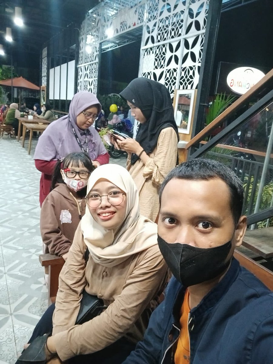 hal yang jarang terjadi,
bisa main keluar begini. 😆