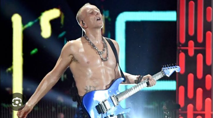 PhilCollen111's tweet photo. Good morning my beloved fan! I want to express my deepest gratitude to all my fans. You all mean the world to me, and I wouldn't be where I am without your incredible support. I appreciate those real fans of mine, not those Journalists who pretend to be real, 🎸🎸🤘🤟 https://t.co/jGdZ7Ve9Hb