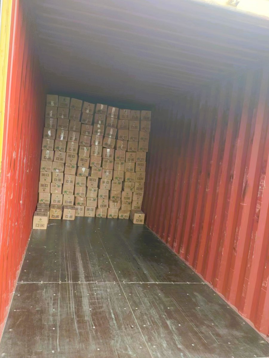 Sino_FireMax's tweet photo. Container loaded! FireMax BBQ charcoal, 10kg cardboard boxes are being shipped to Jeddah Port, Saudi Arabia. #firemax #bbqcharcoal #ExportingExcellence https://t.co/qQBrEGNg2Q
