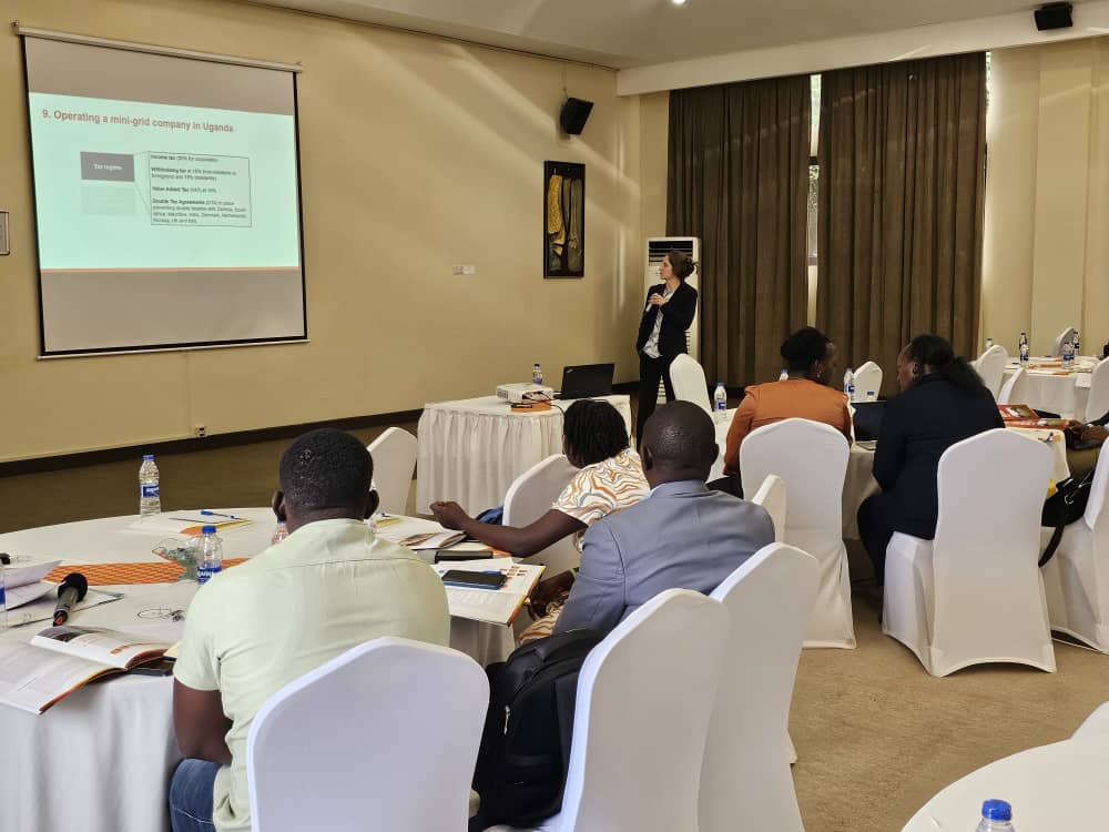 Great strides in #SustainableEnergy! 🌞 Last Friday, @Nrepuganda joined forces with energy leaders at the mini-grid investment guidelines validation workshop at Protea Hotel, Kampala. Thanks to the @MEMD_Uganda & @isolaralliance for a fruitful session! #RenewableEnergy #minigrid