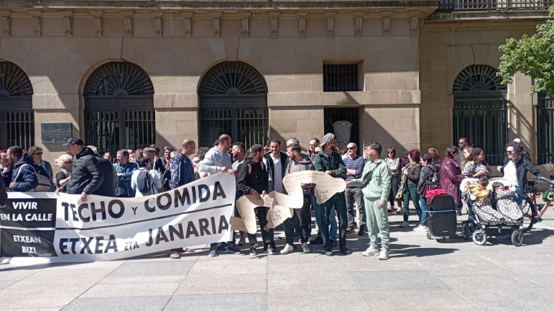 Kalean bizi direnei baliabideak eskaintzea administrazio publikoen  beharra dela gogoratu dute bazterkeriaren aurka lan egiten duten  elkarteek 

ahotsa.info/albisteak/kale…