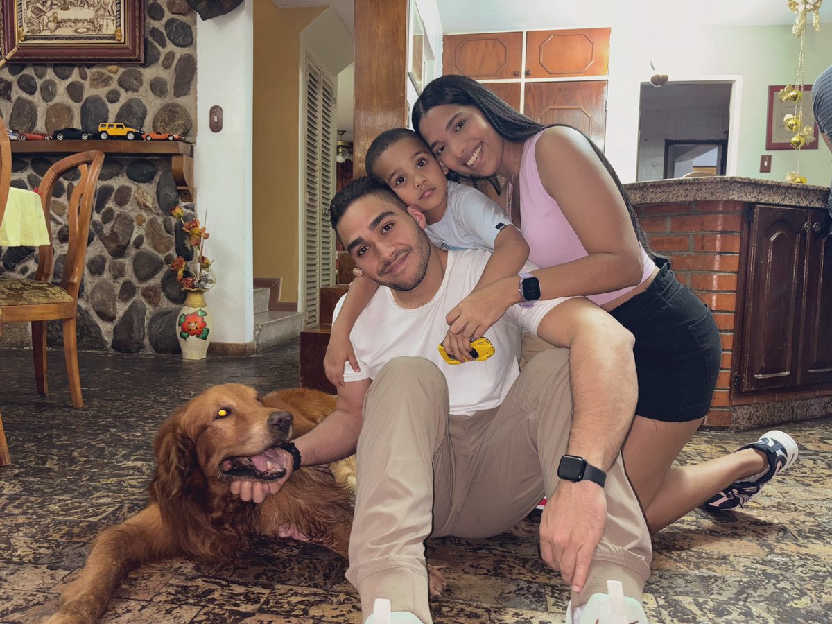 JConde24's tweet photo. Sam ❤️ Te doy las gracias por todo el amor que nos diste, el tiempo nunca fue suficiente para seguir jugando, fuiste el mejor compañero que alguien pudo tener, espérame en el otro lado del arcoíris, si? te amaré por siempre mi ángel 🦁 https://t.co/1vafeqcsdP