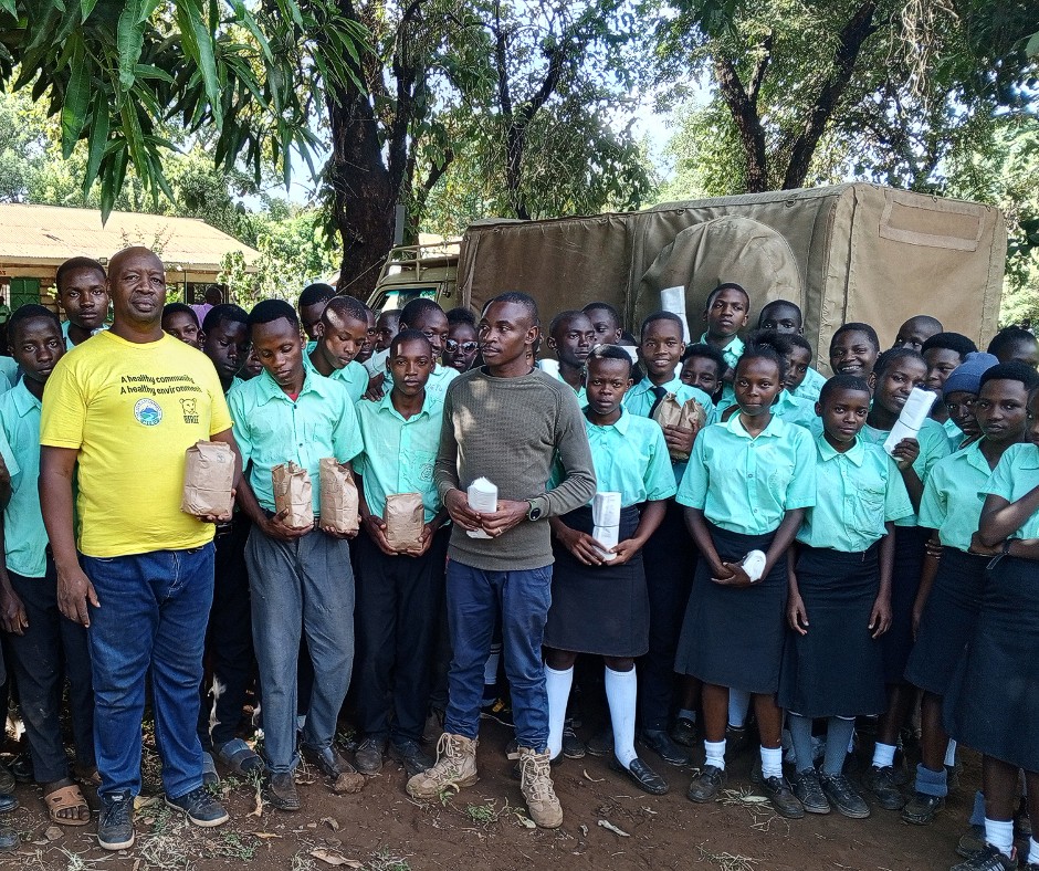 At Born Free, we support schools to foster harmony between humans, wildlife and the Earth. We partnered with Kanjoo Secondary, providing tree seeds and potting tubes to promote sustainable tree cover management. Every tree planted matters. #InternationalMotherEarthDay🌍🌳
