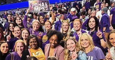 justsomegymfan's tweet photo. Kennedi has been one of the most consistent LSU alum showing love to the program and its fans long after graduation. YOU HOLD UP THAT PAPER QUEEN 💜🥹 https://t.co/Uasgq3LcJ3