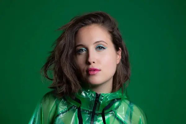 Now Playing: “Run Away Girl” by @AliceMerton

NSSN alumni with No Roots is headed to the Bay very soon!

You can catch this 'HERON' EP artist at @RickshawStopSF on 5/21 and grab her latest now via @MomAndPopMusic

#NP on @live105fm’s SOUNDCHECK with DJ @AaronAxelsen