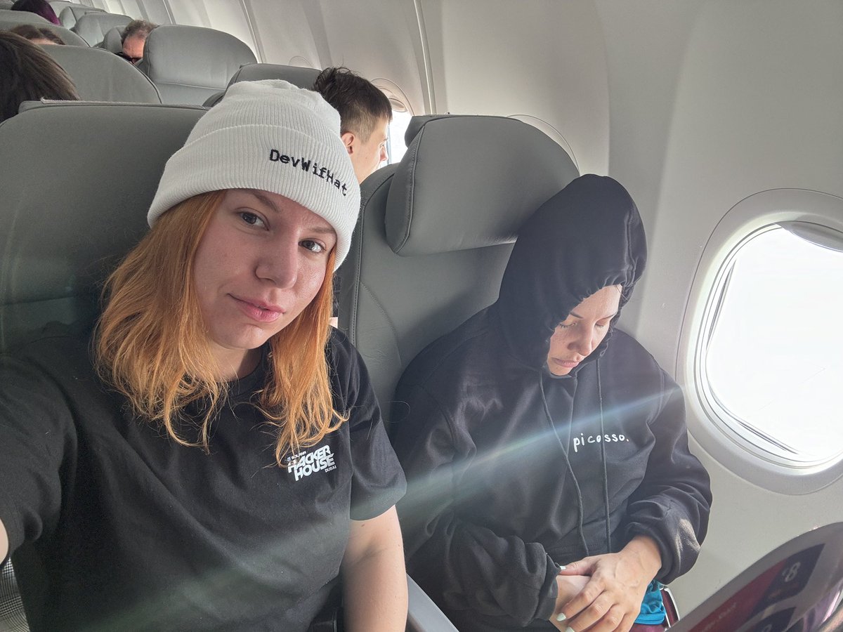 bye bye 🇦🇪 

on our way back to Berlin! Zoë got a bit rekt in Dubai 🫠