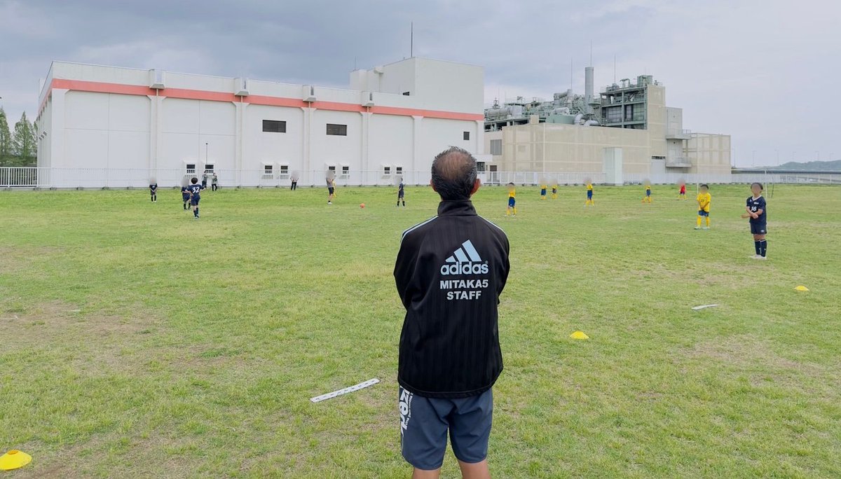 mitaka5sc's tweet photo. 4年生TRM
ハトマークでの課題修正に重点的に取り組みました。
府中4bkさん、FC VIVAROSO西砂さんありがとうございました!
TRM相手随時募集中です😊
また、1day大会など是非お誘いください⚽️
#三鷹 #井の頭 #少年サッカー #三鷹五小 #三鷹五小サッカークラブ #9B #5SC https://t.co/n3qZohVLSN
