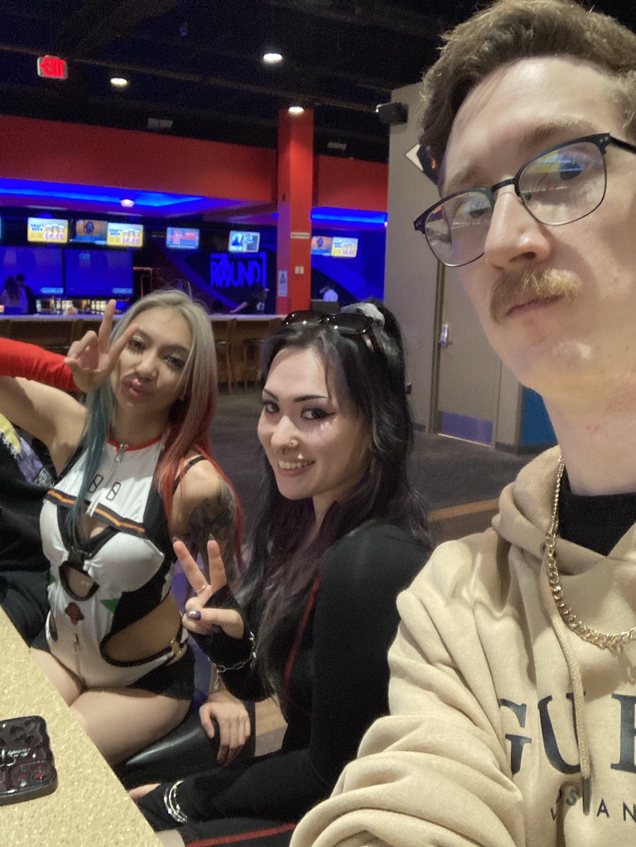 Look who we found in Dallas!!! 

Homies 😭 <a href="/FindTheRabbit/">⋆🌙 ⋆ CTRL+F:『🐇』➡️ DJing TwitchCon Partner Party</a> <a href="/mintea_music/">michiee</a>