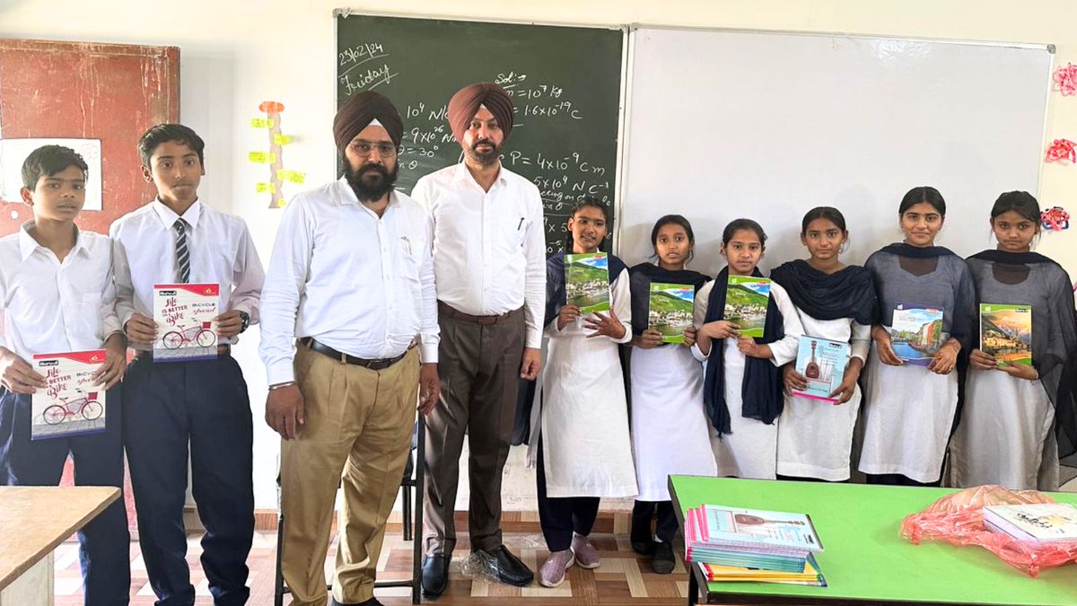 Batala Police's #ShaktiHelpdesk held an awareness seminar at Govt. Sr. Sec. School, Qadian, covering women's rights, drug abuse, cybercrime, and the importance of the 1930 helpline for financial fraud. Stationery was distributed to promote education. #SaanjhShakti