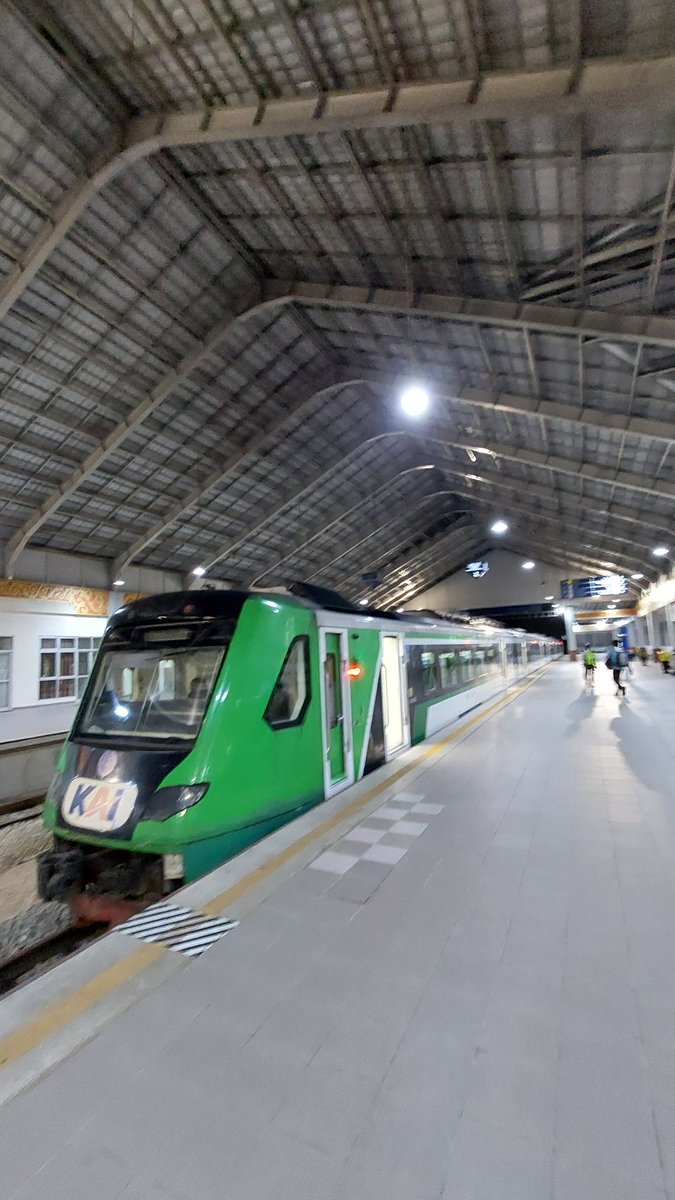 fathiafifmhsn's tweet photo. Mencoba Transportasi Publik perkotaan jadi agenda wajib tiap gw berkunjung ke luar kota.

Minggu lalu berkesempatan nyobain moda transportasi umum Kota Padang, Sumatra Barat. Surprisingly, kota sekecil ini cukup lengkap ketersediaan moda road based &amp; rail based nya! ✨️ https://t.co/ku6DLA3I3P