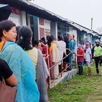 Violence in Manipur prompts re-polling in 11 booths. Increased security measures in place. Democracy prevails. 

Read more on shorts91.com/category/polit…

#ManipurElections #RePolling #SecurityMeasures #Democracy