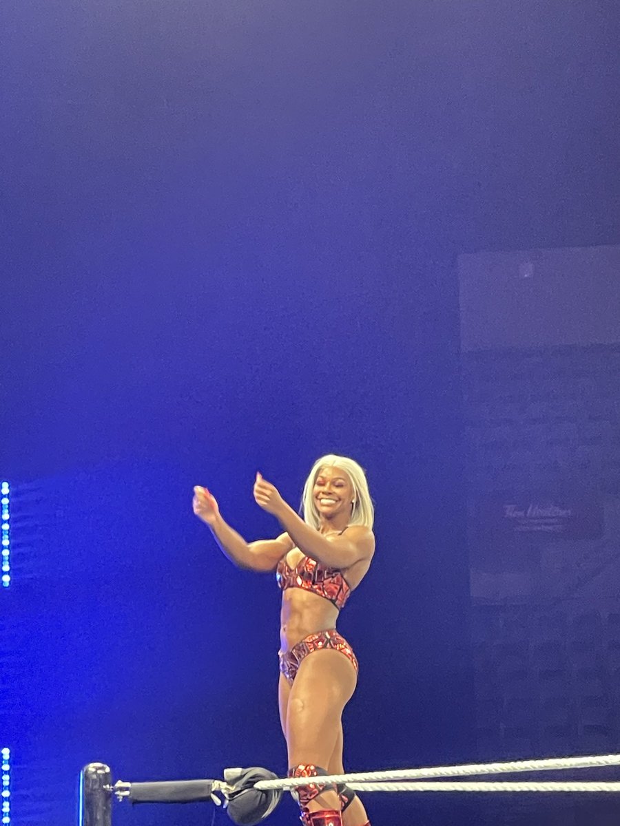 @Jade_Cargill It was such an honor to watch you perform in the ring this evening! You are the future of the women’s division! 💪🏾 #WWEFortWayne