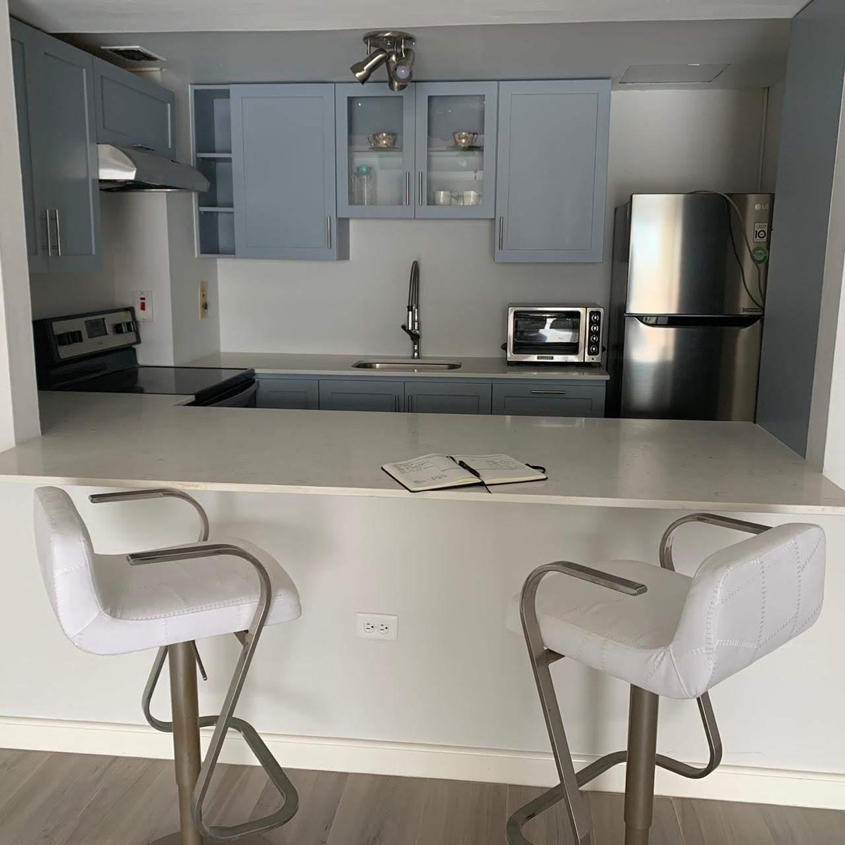 guruintraining_'s tweet photo. Property #55: #PropertySundays

Ocean Boulevard, Kingston
J$27 million
Est mortgage: $178,000 per month

1 bedroom 1 bathroom
760 sq ft

#SimonSaysRealEstate https://t.co/yY62QmLdY3