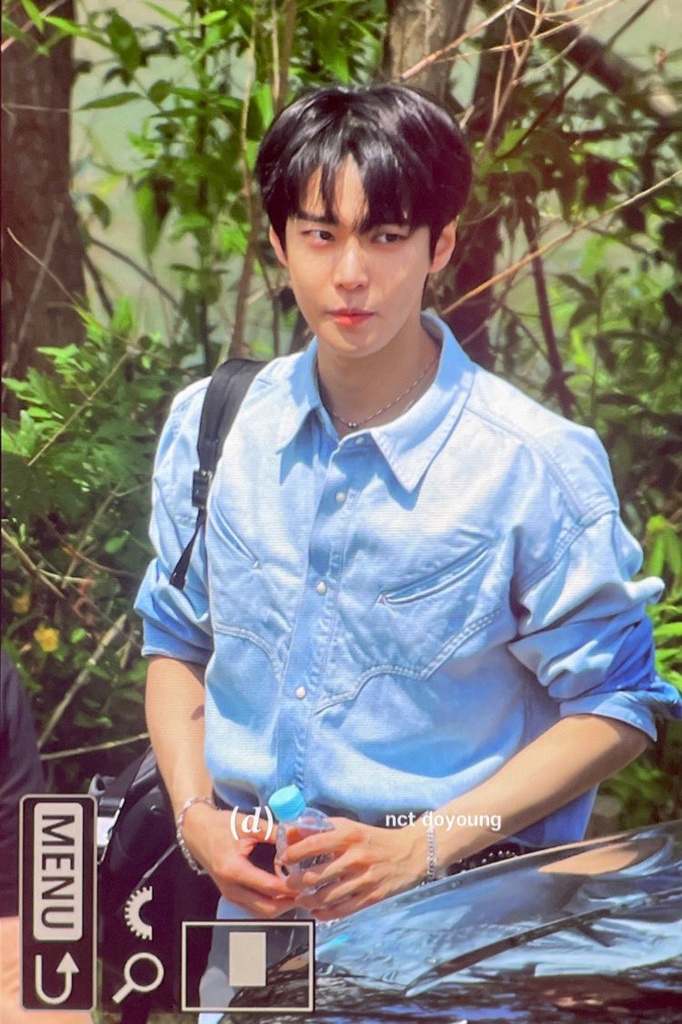 NCTDAOYlNG's tweet photo. soloist doyoung let's gooooo 🩵 https://t.co/6SFn0litR3