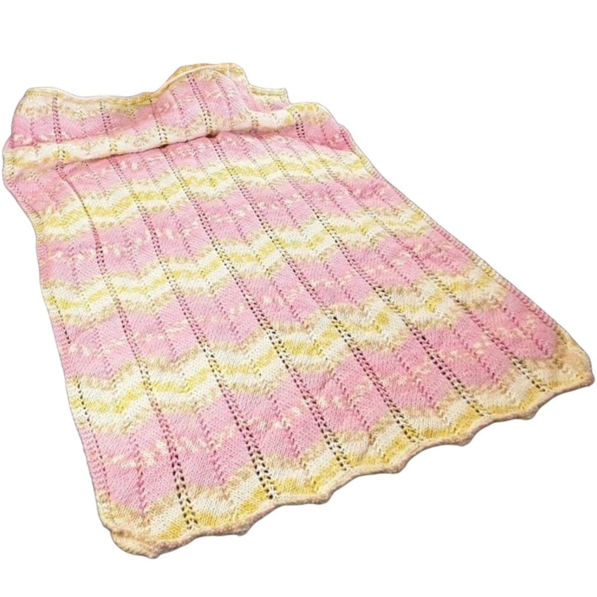 Wrap your baby in warmth and love with this hand-knitted pram blanket in a beautiful baby pink chevron pattern. Available now on #Etsy knittingtopia.etsy.com/listing/171351… #knittingtopia #handmade #uksmallbiz #handmade #tweetuk #UKHashtags #MHHSBD #craftbizparty
