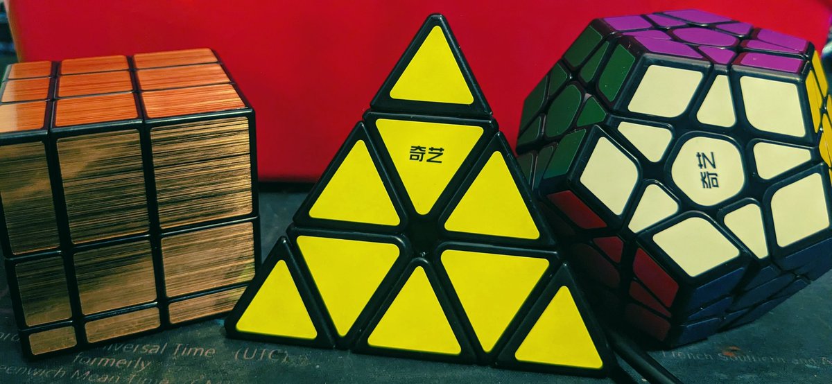 Maven______'s tweet photo. Got these bad boys 😎 #speedcubes #pyraminx #megaminx #mirrorcube https://t.co/pooVxtzFqj